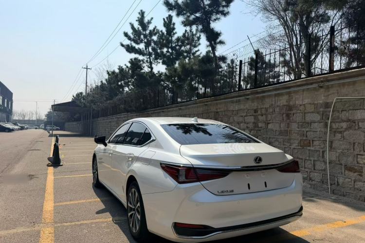 Used Lexus ES 2023 200 Excellence Edition
