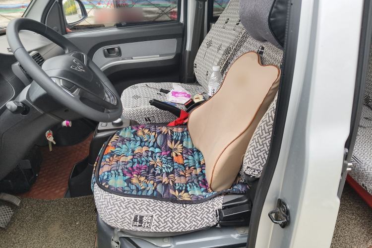 Used Wuling Rongguang EV 2022 Base Model Enclosed-Window Vehicle with 5 Seats Powered by Penghui Battery