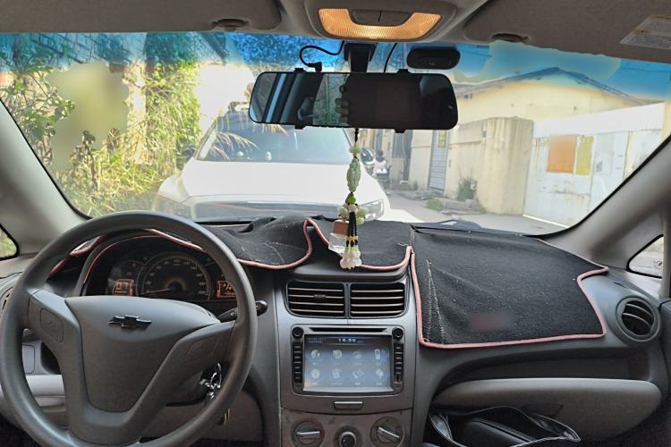 Used Chevrolet Sail 2013 Sedan 1.4L AMT Enjoy Edition Center Console