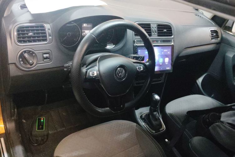 Used Volkswagen Polo 2016 1.6L Cross Polo Automatic Center Console