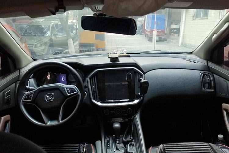 Used JMC Yusheng S350 2016 2.4T Automatic 2WD Diesel Luxury Version with Sunroof 7 Seats Center Console