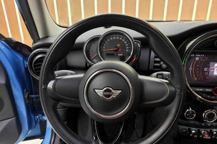 Used MINI 2016 1.2T ONE Five-Door Edition Interior 2