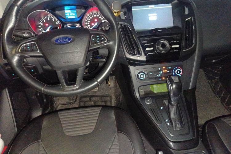 Used Ford Focus 2017 Sedan 1.6L Automatic Fashion Edition Smart Drive Version Center Console