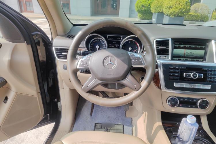 Used Mercedes-Benz M-Class 2014 ML 400 4MATIC Dynamic Model