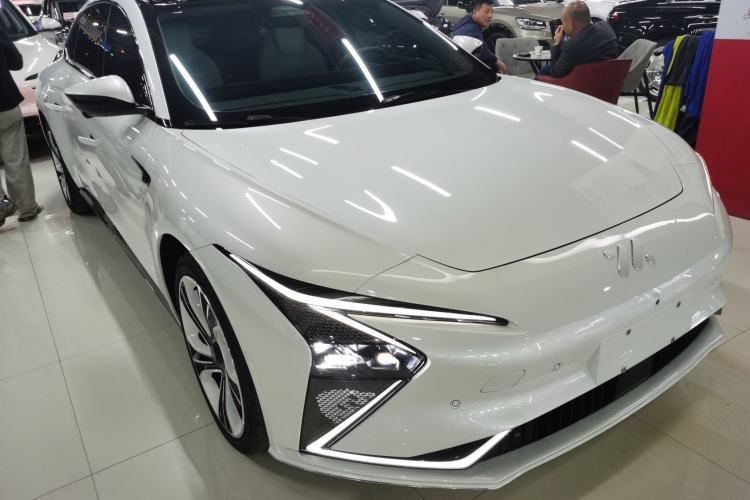 Used IM L7 2022 Pro Model Front Right 45 Deg