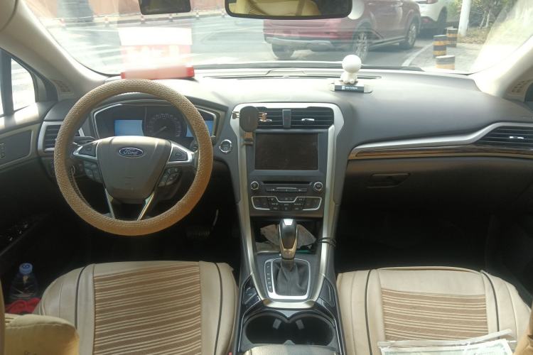 Used Ford Mondeo 2013 2.0L GTDi 200 Luxury Model Center Console