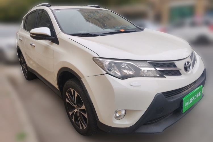 Used Toyota RAV4 2015 2.5L Automatic 4x4 Elite Edition Front Right 45 Deg