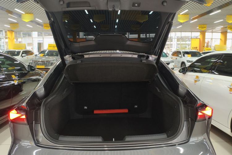 Used CHANGAN UNI-V 2023 1.5T Sport Edition Trunk