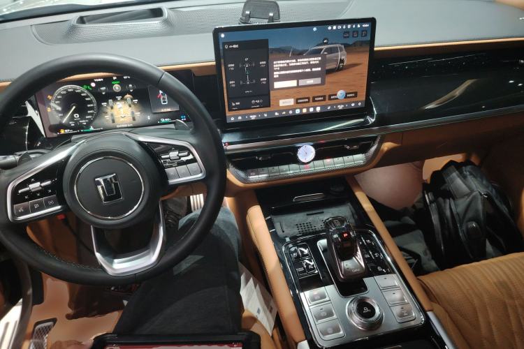 Used Tank 500 New Energy 2023 Hi4-T Center Console