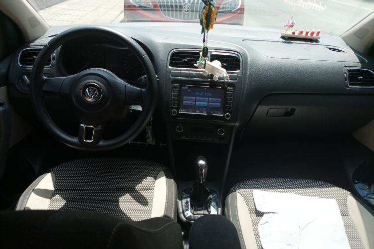 Used Volkswagen Polo 2012 1.6L Cross Polo Automatic Transmission Center Console