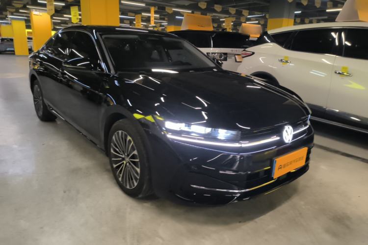 Used Volkswagen Magotan 2024 380TSI DSG Prestige Edition DaMai Package Front Right 45 Deg