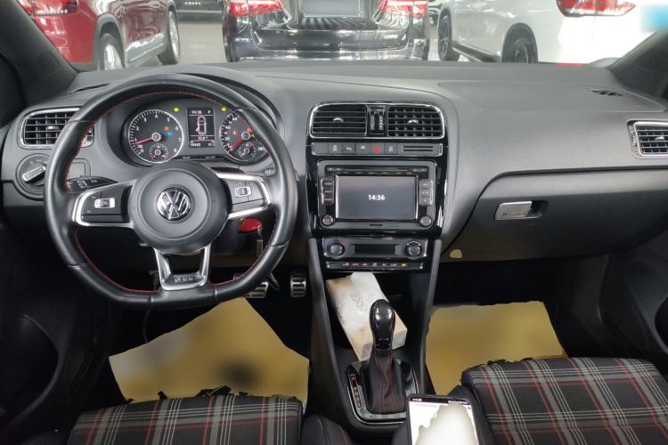 Used Volkswagen Polo 2015 1.4TSI GTI Center Console