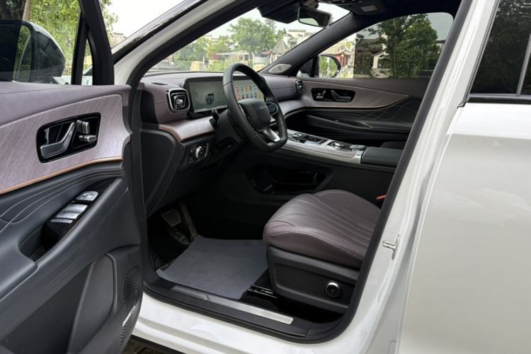 Used Chery Tiggo 9 2025 2.0T Automatic Two-Wheel Drive Luxury Edition 5 Seats
