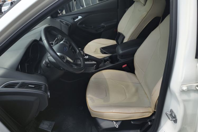 Used Ford Focus 2012 Hatchback 2.0L Automatic Luxury Sport Model
