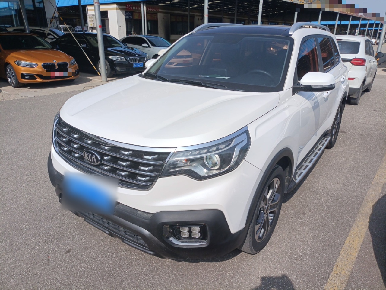 تحت مقدمة السيارة