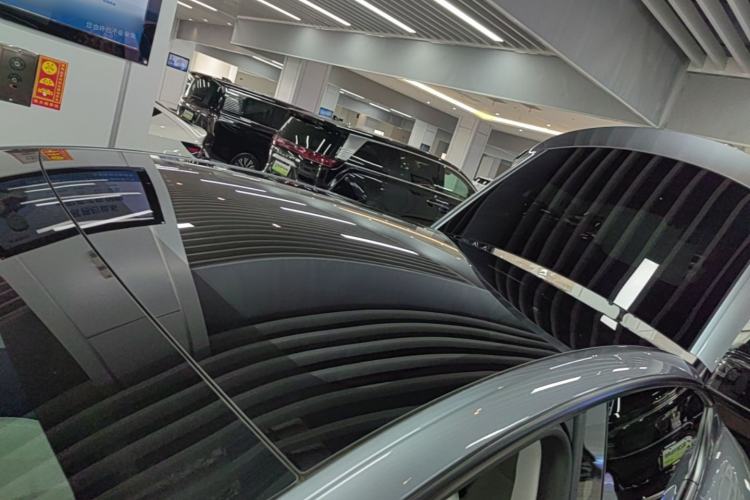 Used Tesla Model Y 2025 Long-Range All-Wheel-Drive Version Roof