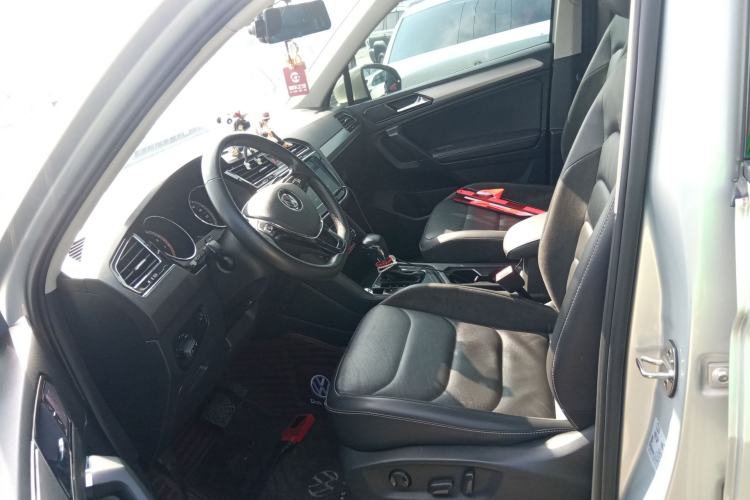 Used Volkswagen Tiguan L 2019 330TSI Automatic Two-Wheel Drive Panoramic Comfort Edition China VI Standard
