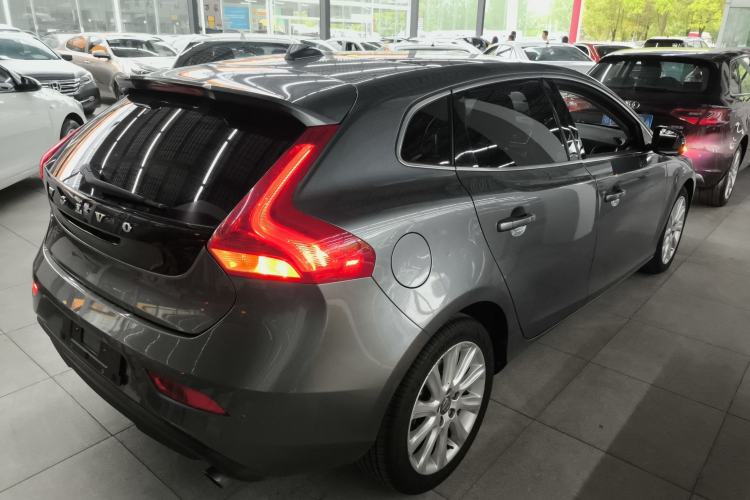 Used Volvo V40 2015 1.6T Zhiya Edition