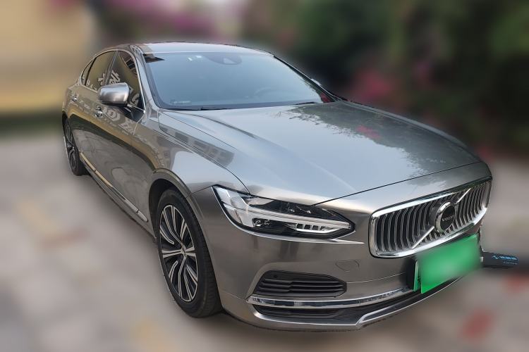 Used Volvo S90 New Energy 2021 T8 eDrive Hybrid Zhiyi Luxury Edition Front Right 45 Deg