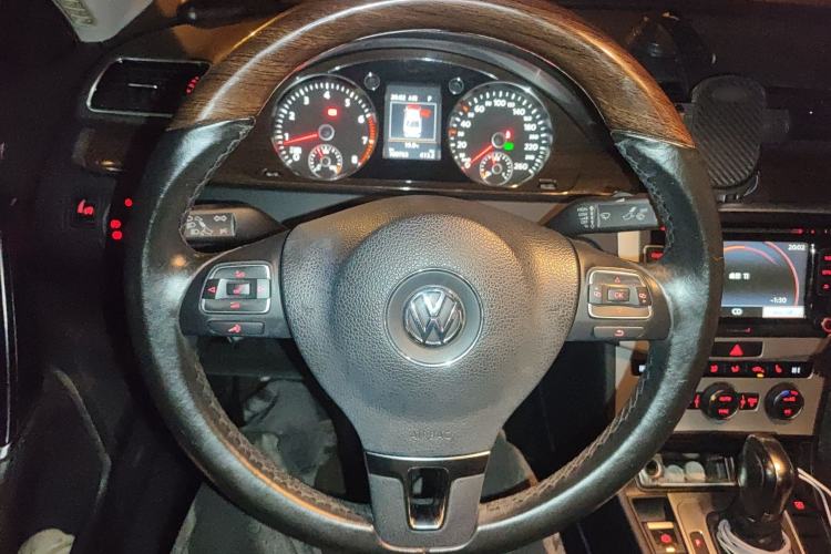 Used Volkswagen Magotan 2015 2.0 TSI Prestige Model
