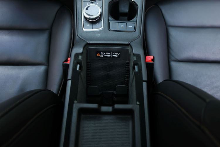 Used Cadillac XT4 2020 28T 4x4 Platinum Sport Edition Interior 7