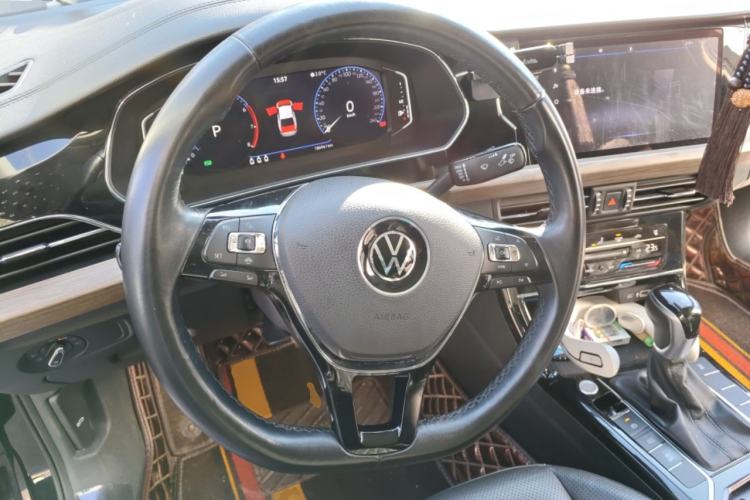 Used Volkswagen Passat 2020 Revised Version 330TSI Luxury Edition China VI Standard Steering Wheel