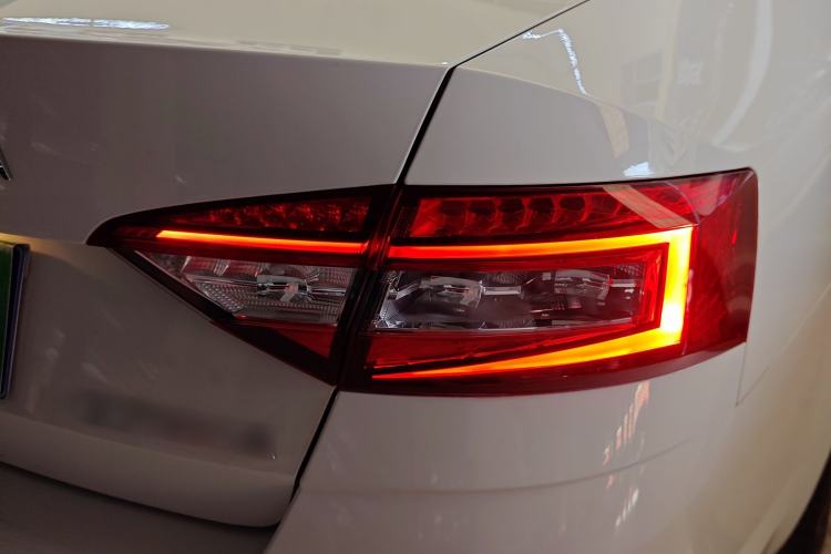 Used Skoda Octavia 2019 1.5L Automatic Smart Drive Luxury Edition China VI Standard