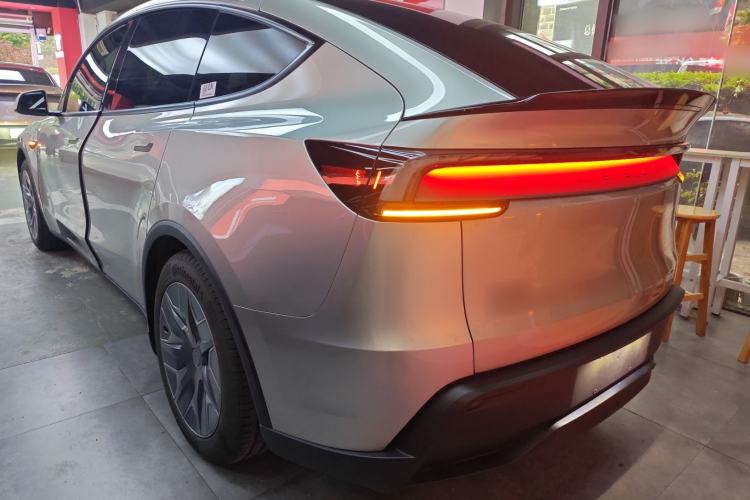 Used Tesla Model Y L 2025 Model Long-Range All-Wheel-Drive Version