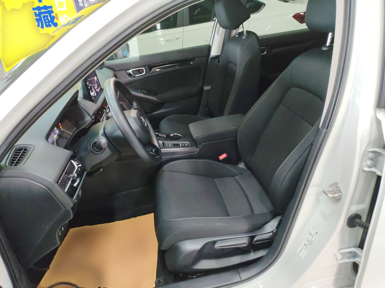 Переднее сиденье в автомобиле