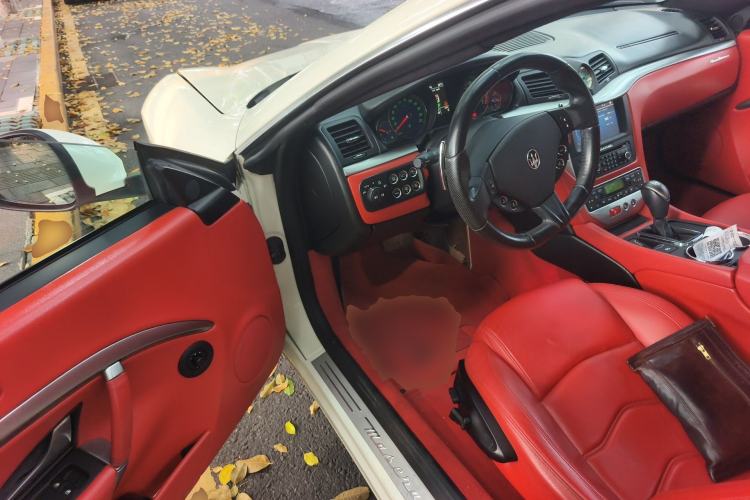 Used Maserati GranTurismo 2007 4.2L Standard Edition Driver Seat