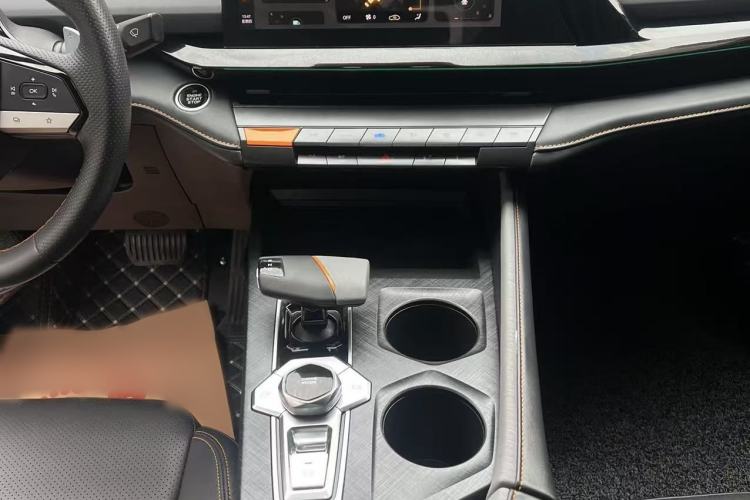 Used Changan UNI-V 2022 1.5T Prestige Version