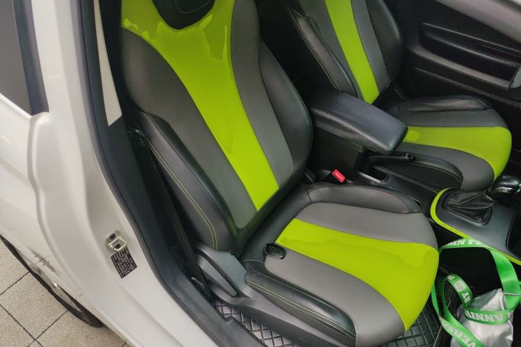 Used Roewe Clever 2021 302 km New Four-Seater Super-Efficient Version Right Front Seat