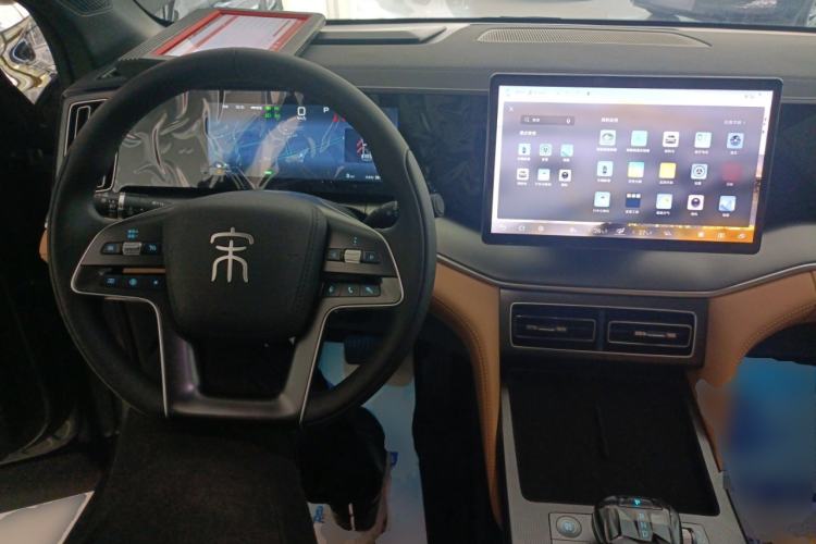 Used BYD Song L DM-i 2024 112 km Leading Edition Center Console