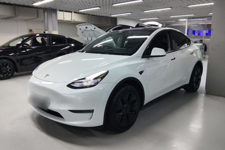 Used Tesla Model Y 2023 Long-Range All-Wheel-Drive Version
