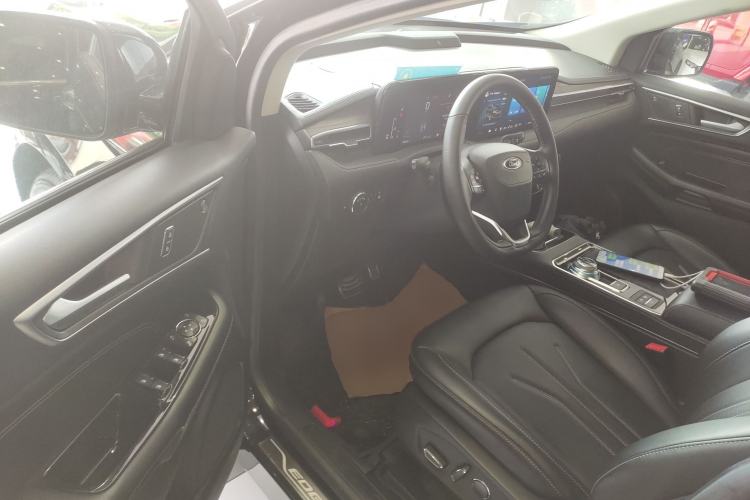 Used Ford Edge 2021 PLUS EcoBoost 245 Two-Wheel-Drive Titanium 7-Seater
