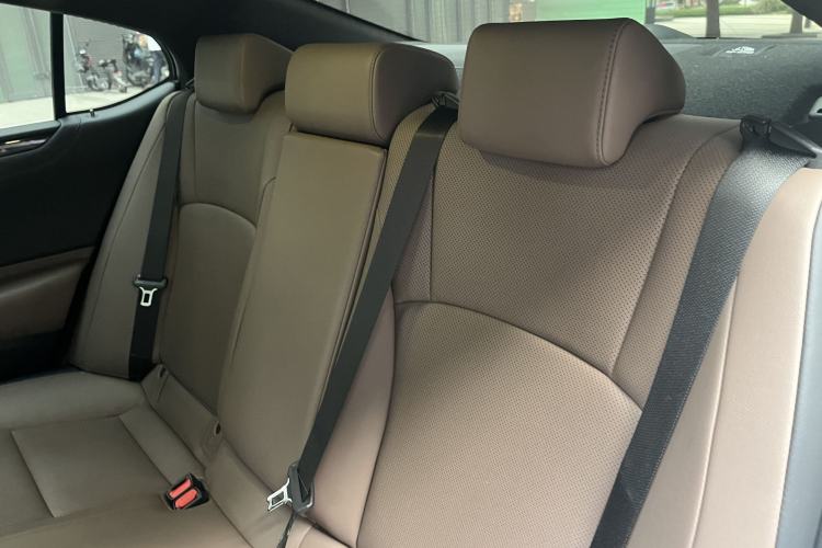 Used Lexus ES 2023 260 Excellence Edition Interior 5