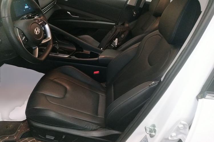 Used Hyundai Elantra 2023 1.5L CVT LUX Prestige Edition
