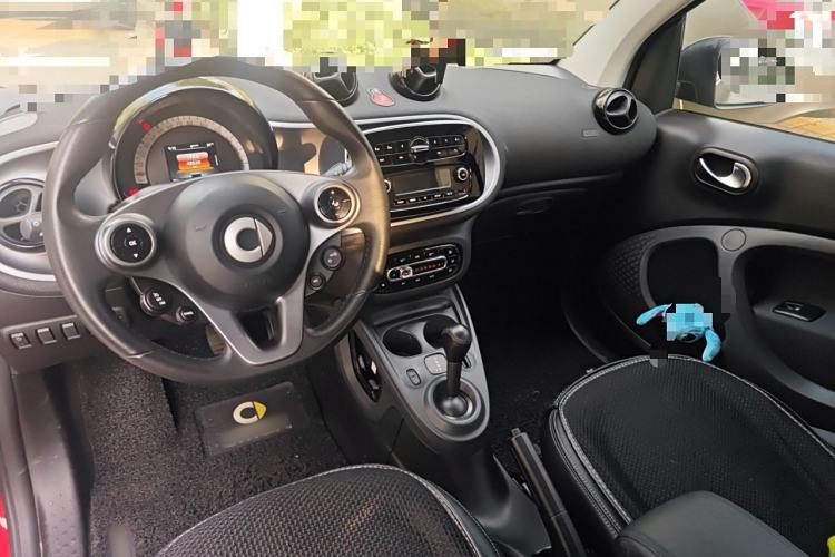 Used smart fortwo 2015 1.0L 52 kW Hardtop Passion Edition Center Console