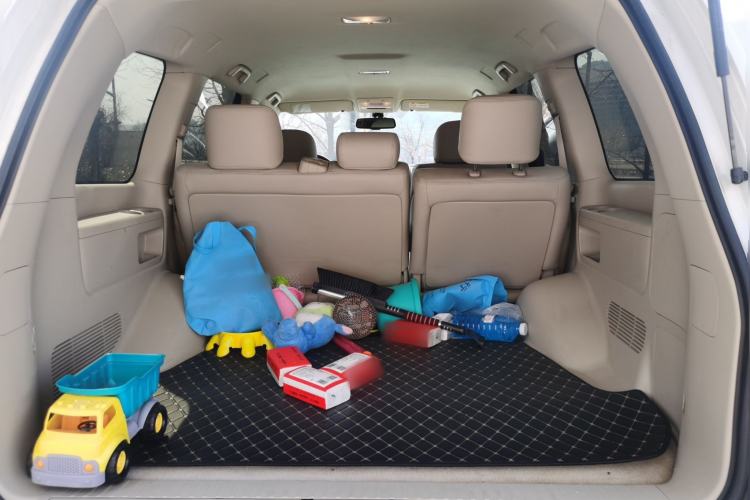 Used Toyota Land Cruiser 2015 4.0L V6 Middle East Low-Trim Version Trunk