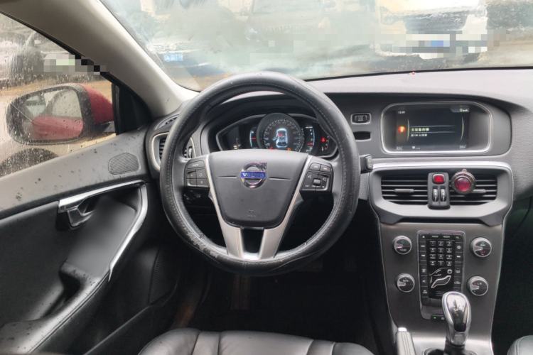 Used Volvo V40 2016 T3 Zhiyi Edition
