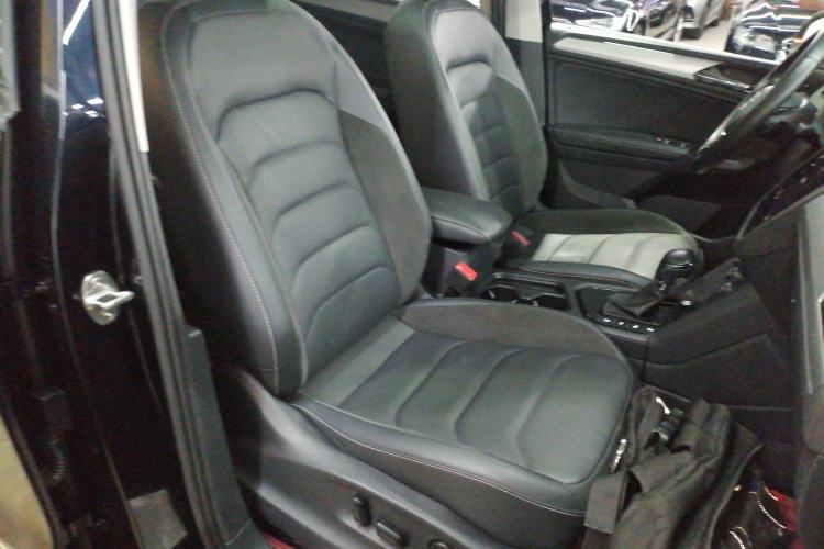 Used Volkswagen Tiguan L 2019 Revised 330TSI Automatic Two-Wheel Drive Smart & Luxury Edition China VI Standard Right Front Seat