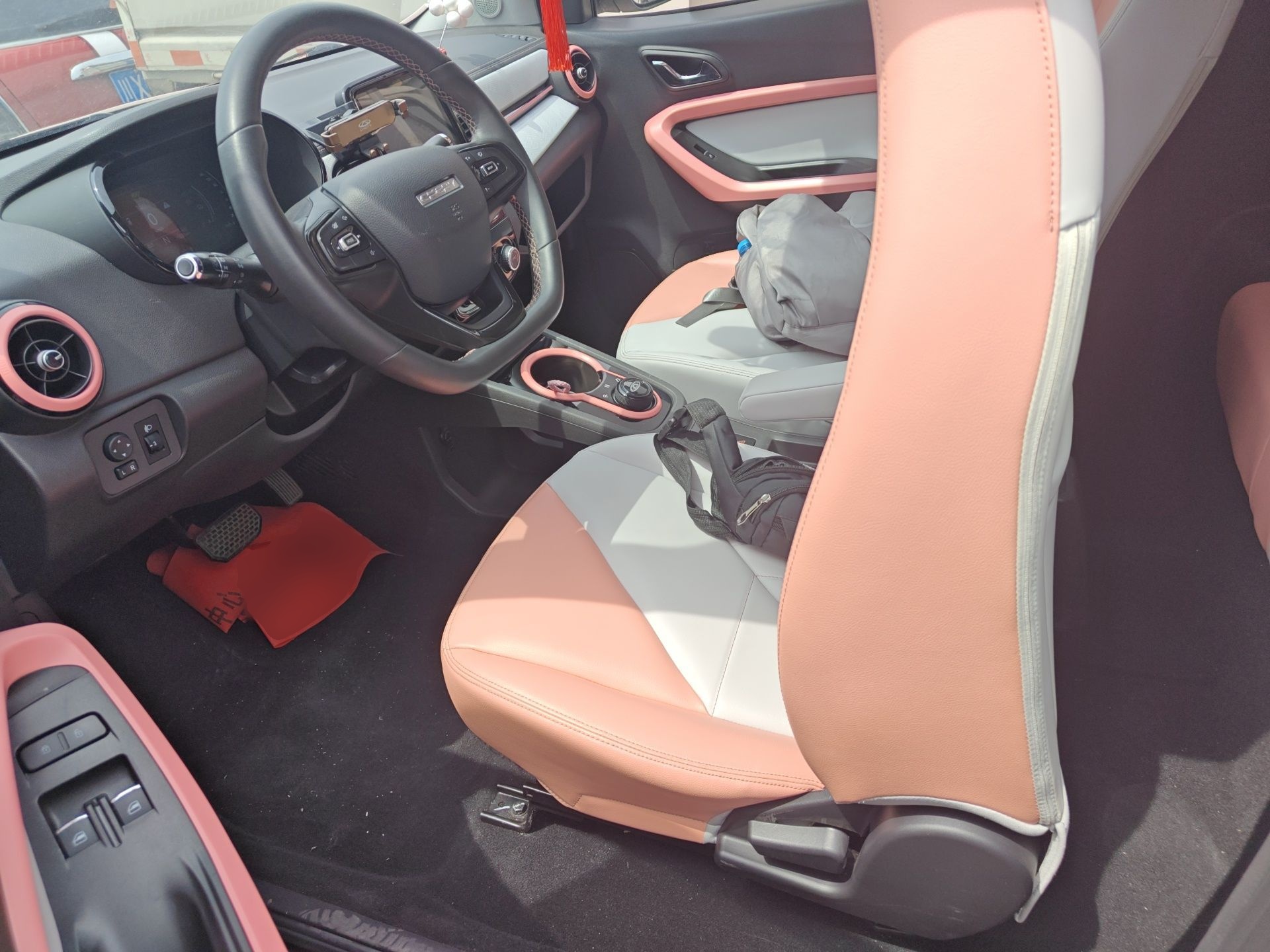 المقاعد الأمامية داخل السيارة