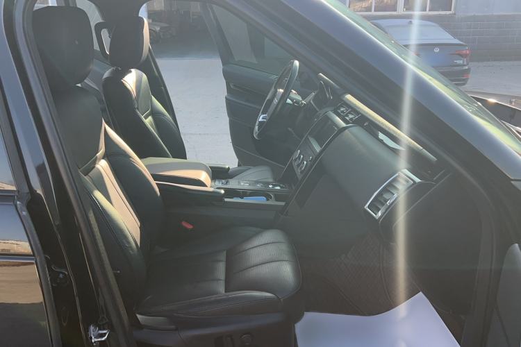 Used Land Rover Discovery 2018 2.0T SE
