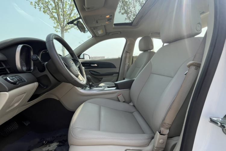 Used Chevrolet Malibu 2014 2.0L Automatic Comfort Edition Interior 1