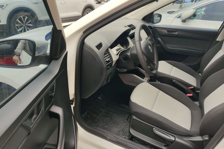 Used Skoda Fabia 2015 1.4L Automatic Front-Drive Model
