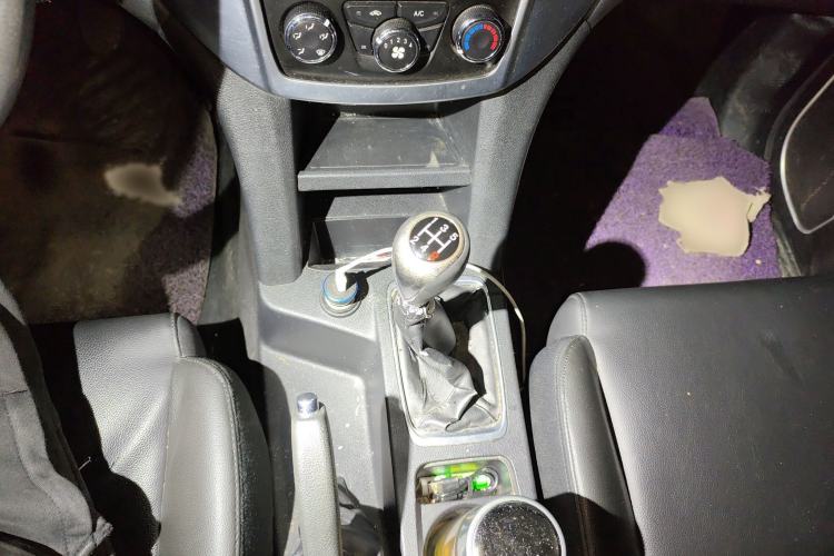 Used JMC Yuhu 5 2018 2.4T Classic Edition Diesel Manual 4x4 Luxury Long-Wheelbase JX4D24A5L