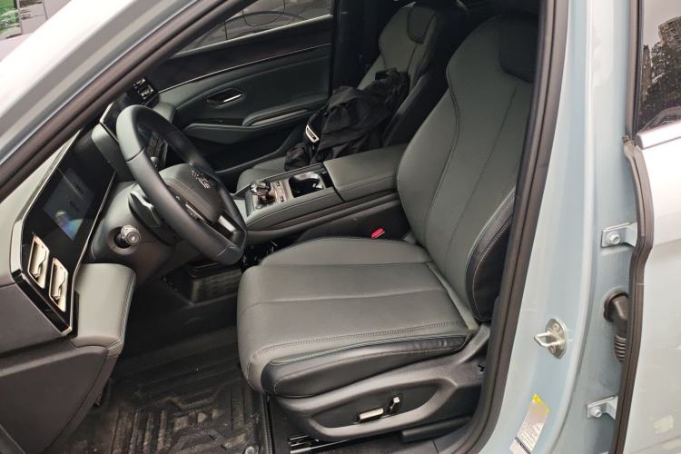 Used BYD Qin L 2025 DM-i Smart Drive 120KM Superior Model
