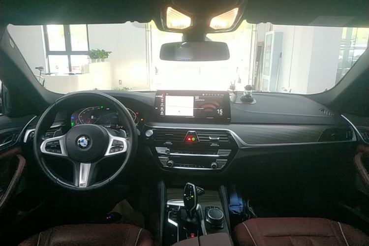 Used BMW 5 Series 2022 Restyled 530Li Leading Edition M Sport Package Center Console