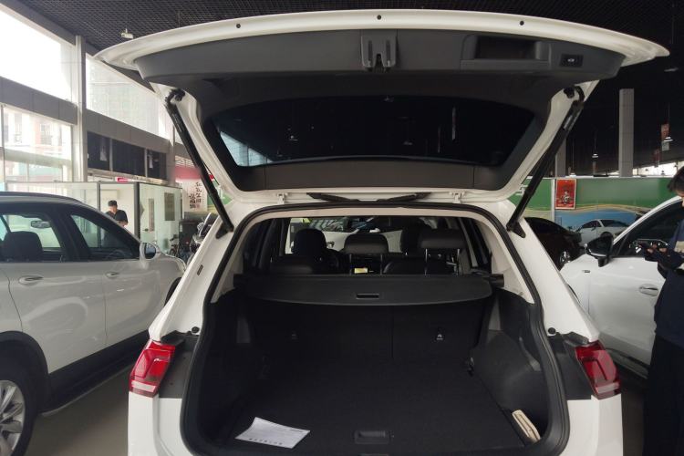 Used Volkswagen Tiguan L 2020 330TSI Automatic Two-Wheel Drive Panoramic Comfort Edition China VI Standard Trunk