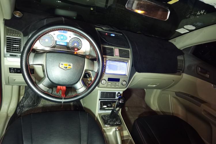 Used Geely Auto Classic Emgrand 2012 Hatchback 1.5L Manual Chao Yue Huimin Model Center Console